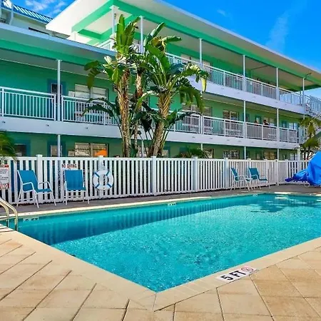 Tropic Terrace Suite #10 - Beachfront Resort